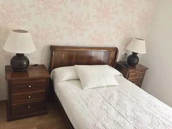 Büyük Yataklı Tek Kişilik Oda