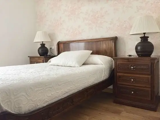 Büyük Yataklı Tek Kişilik Oda