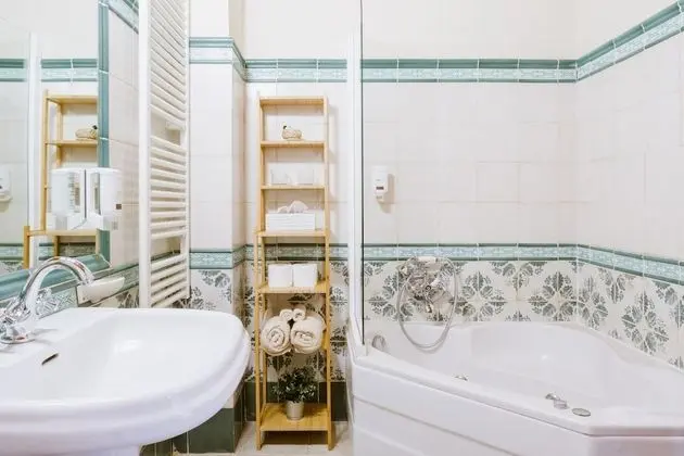 Classic Oda, 1 Büyük (Queen) Boy Yatak ve Çekyat, Özel Banyo, Bahçe Manzaralı