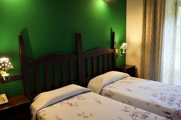 Tek Büyük Yataklı Oda, 2 Tek Kişilik Yatak