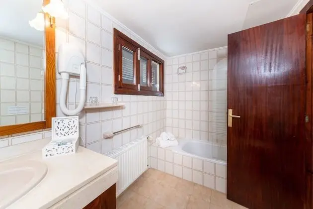 Tek Büyük veya İki Ayrı Yataklı Oda, Balkon/Veranda, Bahçe Manzaralı