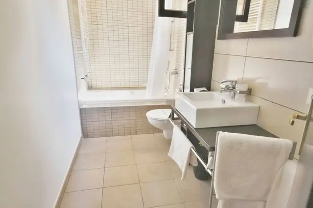 Üç Kişilik Oda, Balkon/Veranda, Bahçe Manzaralı