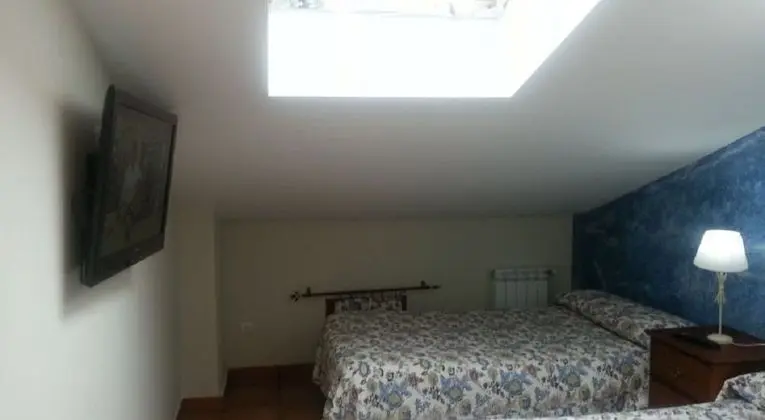 Üç Kişilik Oda