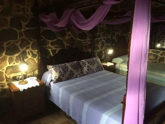 Tek Büyük Yataklı Oda (2 Adults + 1 Child)