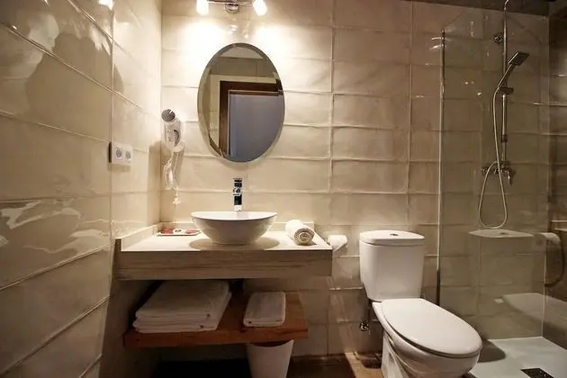 Standard Tek Büyük Yataklı Oda (Jara)