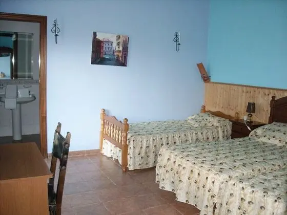Üç Kişilik Oda