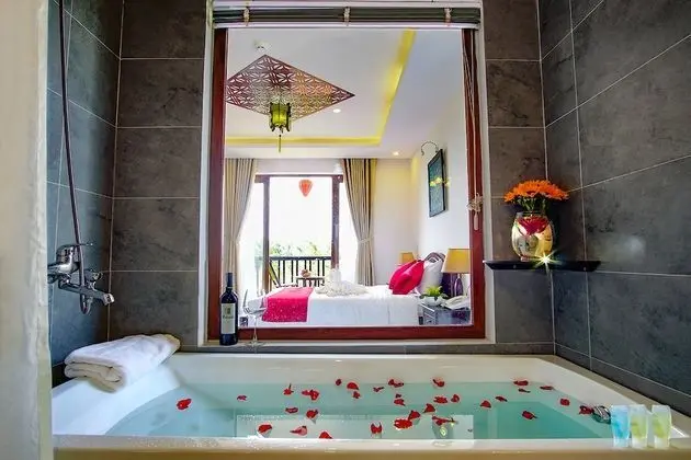 Deluxe Tek Büyük Yataklı Oda, 1 Çift Kişilik Yatak, Küvet, Bahçe Manzaralı