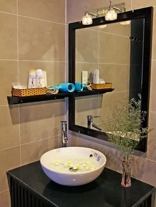Deluxe Tek Büyük Yataklı Oda, 1 Çift Kişilik Yatak, Küvet, Bahçe Manzaralı