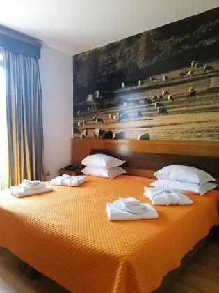 Basic Tek Büyük Yataklı Oda