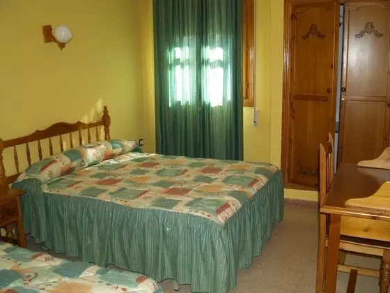 Family Tek Büyük Yataklı Oda