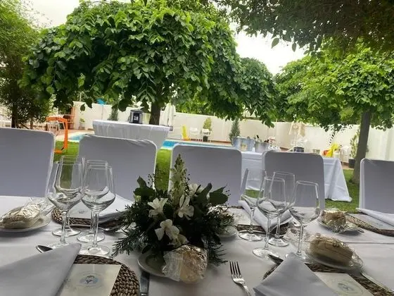 Dört Kişilik Oda, Havuz Manzaralı