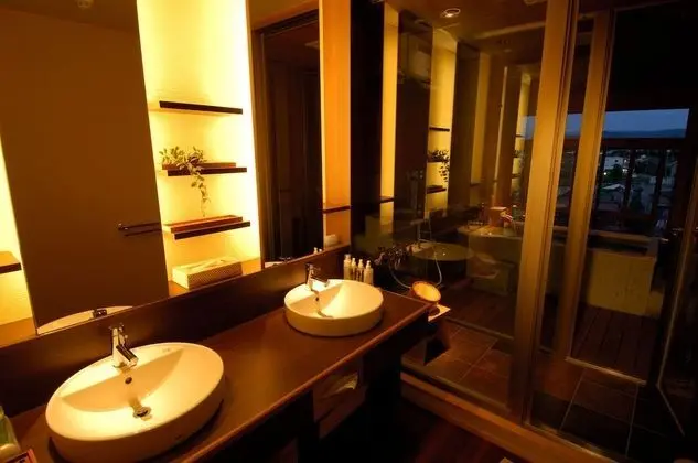 Oda, Sigara İçilmez (Suite with Open-air bath, A)