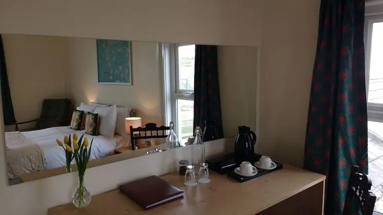Standard Tek Büyük Yataklı Oda, Kısmi Deniz Manzaralı (Garden View)