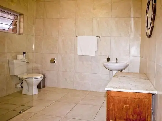 Tek Büyük Yataklı Oda (en-suite 8)