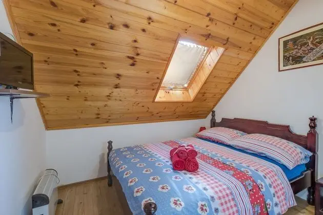 Family Ev, Birden Çok Yatak, 2 Banyolu, Bahçeli (Rustic Cottage With Heated Pool)