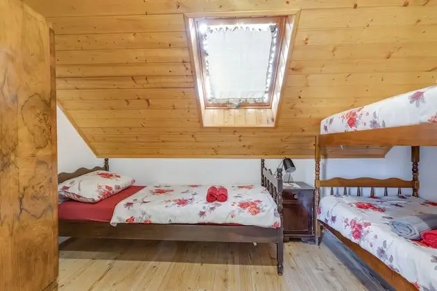 Family Ev, Birden Çok Yatak, 2 Banyolu, Bahçeli (Rustic Cottage With Heated Pool)