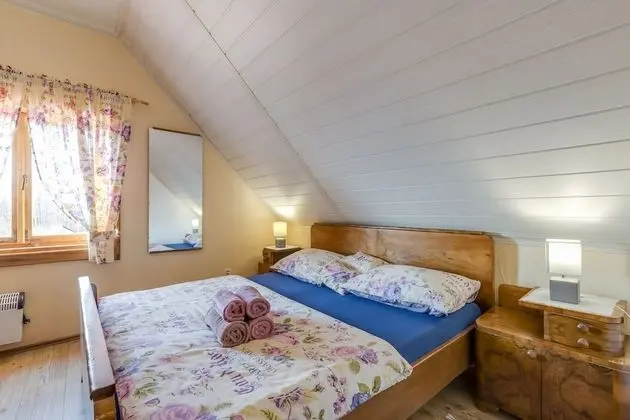 Family Ev, Birden Çok Yatak, 2 Banyolu, Bahçeli (Rustic Cottage With Heated Pool)