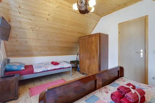 Family Ev, Birden Çok Yatak, 2 Banyolu, Bahçeli (Rustic Cottage With Heated Pool)
