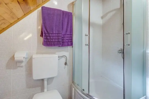 Family Ev, Birden Çok Yatak, 2 Banyolu, Bahçeli (Rustic Cottage With Heated Pool)