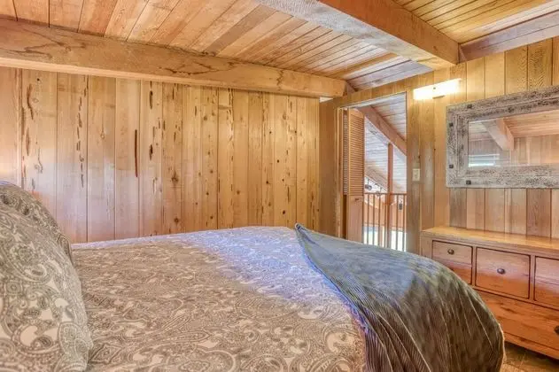 Ev, Birden Çok Yatak (Rustic Retreat)