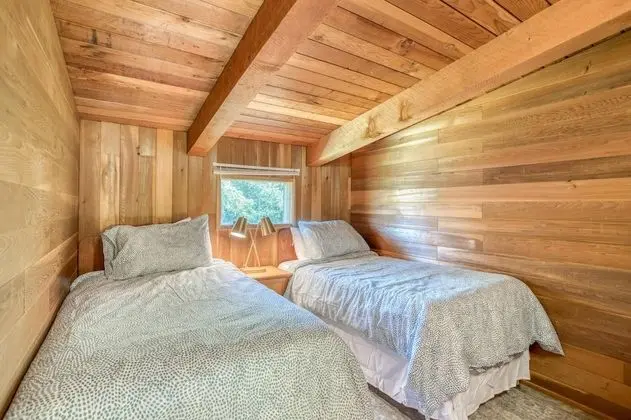 Ev, Birden Çok Yatak (Rustic Retreat)