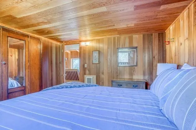 Ev, Birden Çok Yatak (Rustic Retreat)