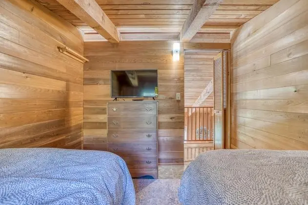 Ev, Birden Çok Yatak (Rustic Retreat)
