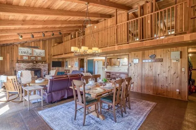 Ev, Birden Çok Yatak (Rustic Retreat)