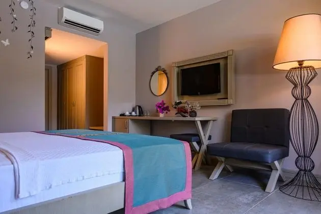 Standart Oda, Havuz ve Bahçe Manzaralı, 1. Kat