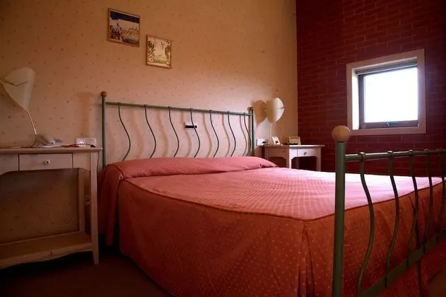 Büyük Yataklı Tek Kişilik Oda