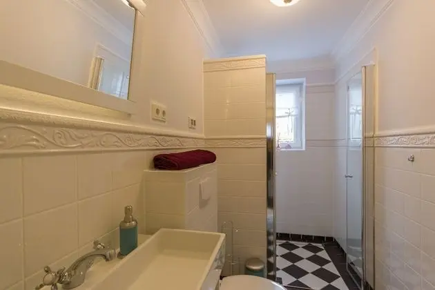 Daire, 3 Yatak Odası, Balkon, Zemin Kat (Flat 1)