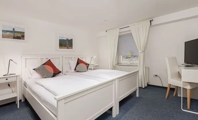 Basic Tek Büyük Yataklı Oda