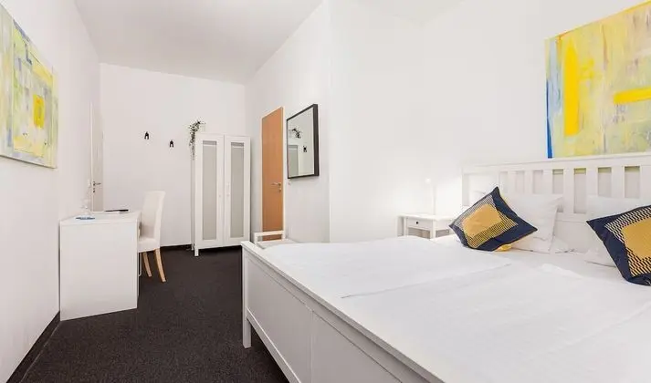 Basic Tek Büyük Yataklı Oda