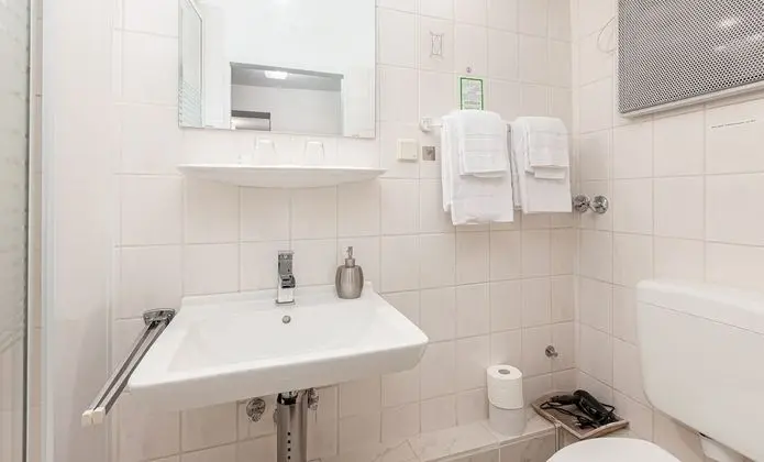 Basic Tek Büyük Yataklı Oda