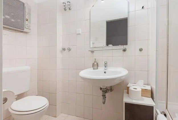 Basic Tek Büyük Yataklı Oda