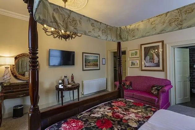 Deluxe Four Poster Suite