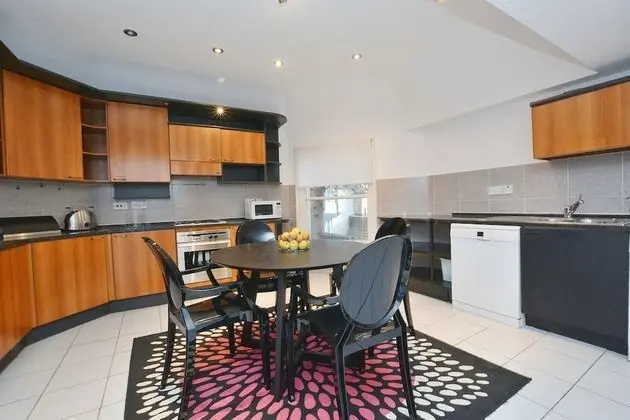 Classic Apart Daire, 2 Büyük (Queen) Boy Yatak, Sigara İçilmez, Şehir Manzaralı