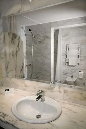 Tek Büyük veya İki Ayrı Yataklı Oda, Bahçe Manzaralı