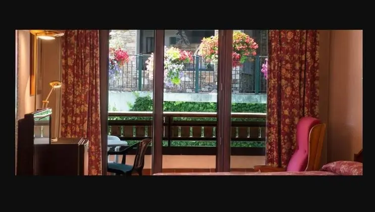 Üç Kişilik Oda