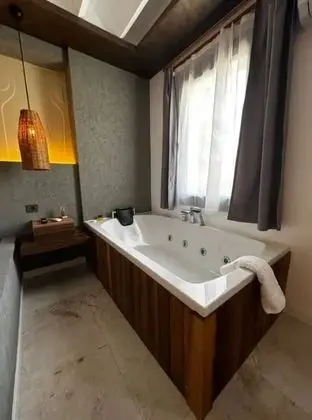 Deluxe Suit Jakuzili