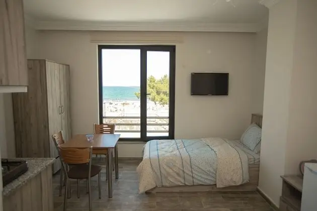 Studio, Kitchenette
