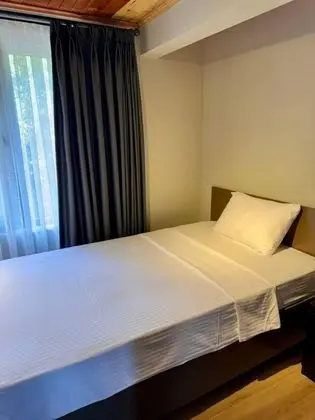 Villa 5+1 Oda-Özel Havuzlu, Göl Manzaralı, Isıtmalı Özel Havuzlu