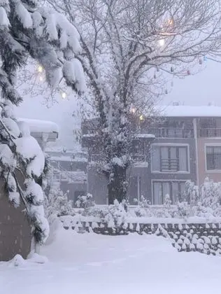 Villa 5+1 Oda-Özel Havuzlu, Göl Manzaralı, Isıtmalı Özel Havuzlu