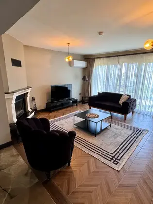 Villa 5+1 Oda-Özel Havuzlu, Göl Manzaralı, Isıtmalı Özel Havuzlu