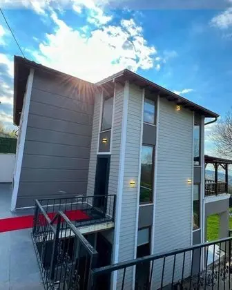 Villa 5+1 Oda-Özel Havuzlu, Göl Manzaralı, Isıtmalı Özel Havuzlu