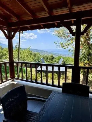 Villa 5+1 Oda-Özel Havuzlu, Göl Manzaralı, Isıtmalı Özel Havuzlu