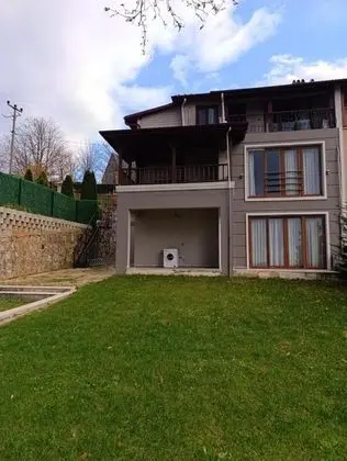 Villa 5+1 Oda-Özel Havuzlu, Göl Manzaralı, Isıtmalı Özel Havuzlu