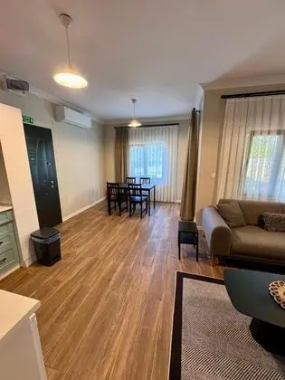 Standart Oda, Göl Manzaralı, Ortak Havuzlu