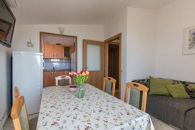 Apart Daire (Ruze - 200 m from sea - A2(8+1))