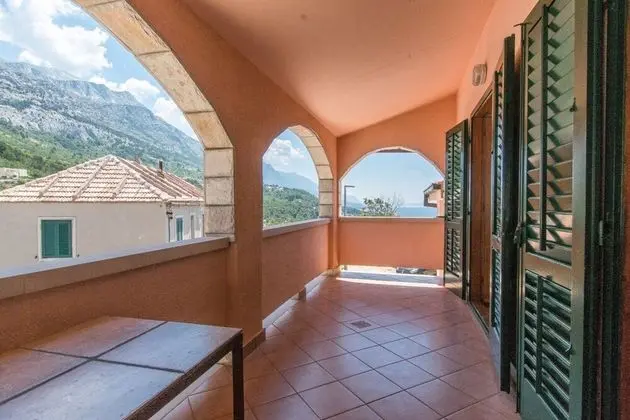 Apart Daire (Ruze - 200 m from sea - A2(8+1))